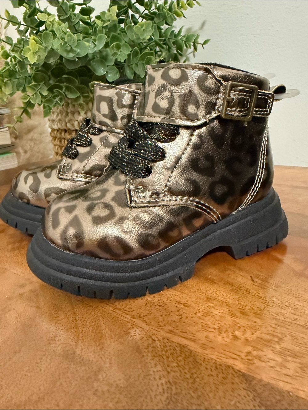 OshKosh B’gosh Toddler Girl Nova Metallic Leopard Print Combat Boots Size 4 NWT